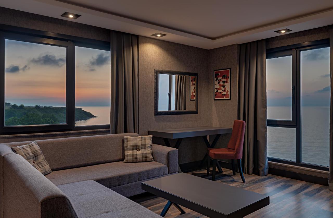 รอยัล เอซิส สวีท โฮเต็ล ทรับซอน Hotel ภายนอก รูปภาพ