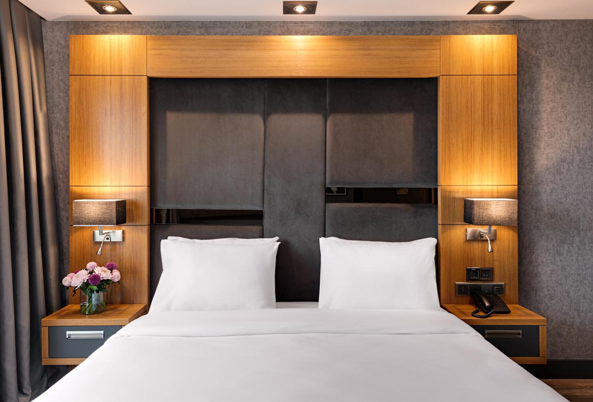 รอยัล เอซิส สวีท โฮเต็ล ทรับซอน Hotel ห้อง รูปภาพ